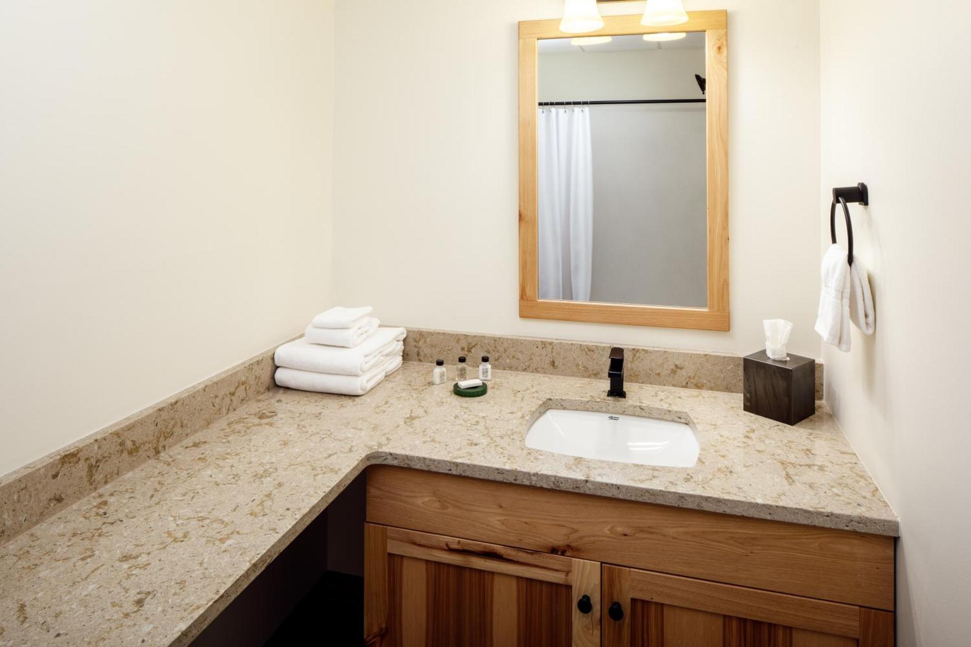 Hotel At Schroon Schroon Lake